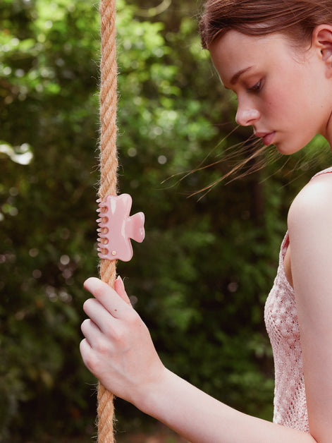 Cloudline Medium Hair Claw in Ballet Pink
