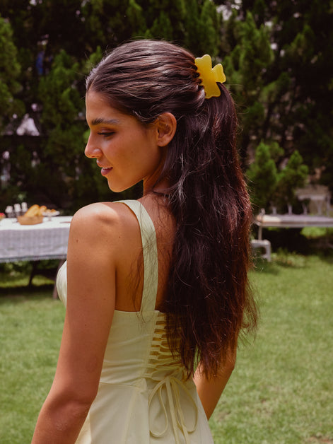 Cloudline Medium Hair Claw in Lemon Cream