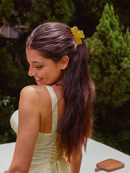 Cloudline Medium Hair Claw in Lemon Cream