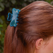 Cloudline Medium Hair Claw in Lagoon