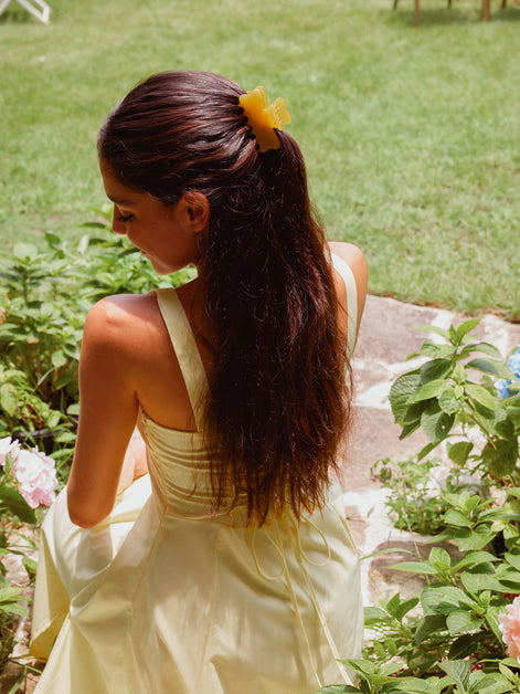 Cloudline Medium Hair Claw in Lemon Cream